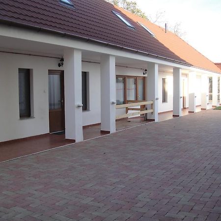 Paks Panzio Hotel Екстериор снимка