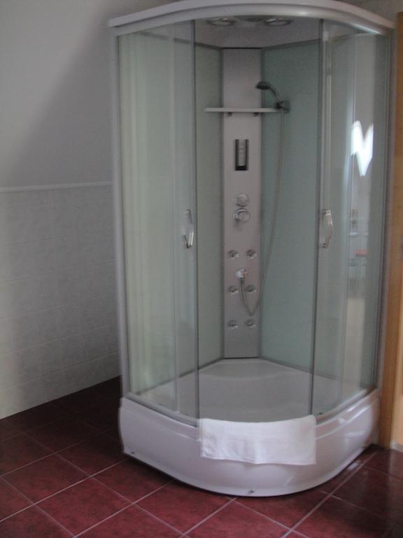 Paks Panzio Hotel Стая снимка