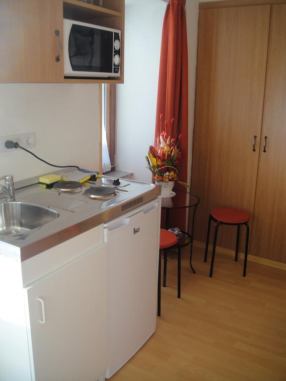 Paks Panzio Hotel Стая снимка