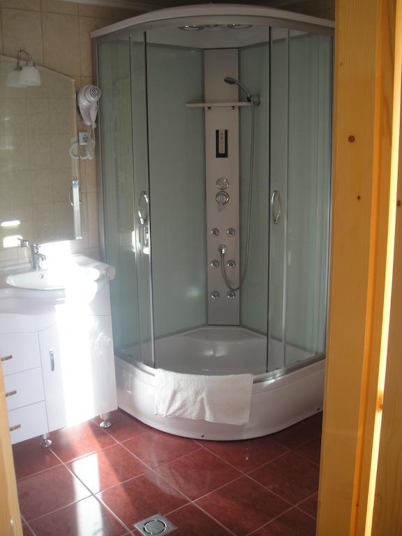 Paks Panzio Hotel Стая снимка