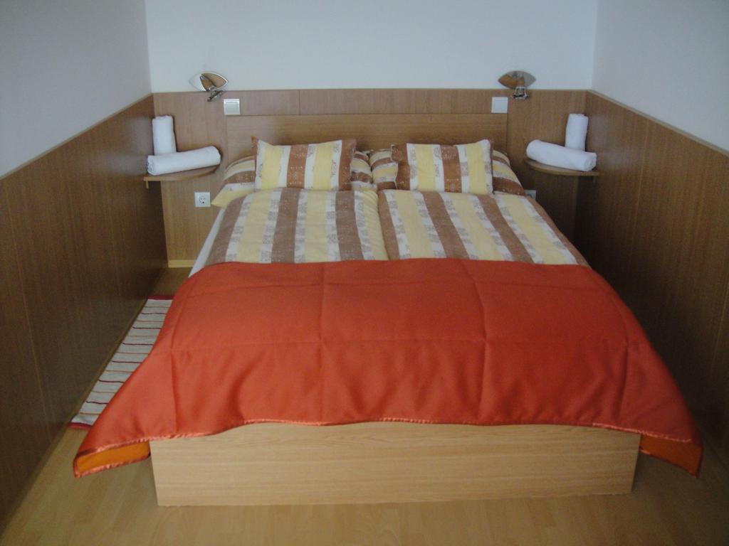 Paks Panzio Hotel Екстериор снимка
